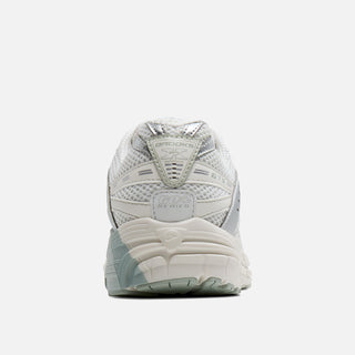 ADRENALINE GTS 10 - WHITE / COCONUT MILK / SMOKE