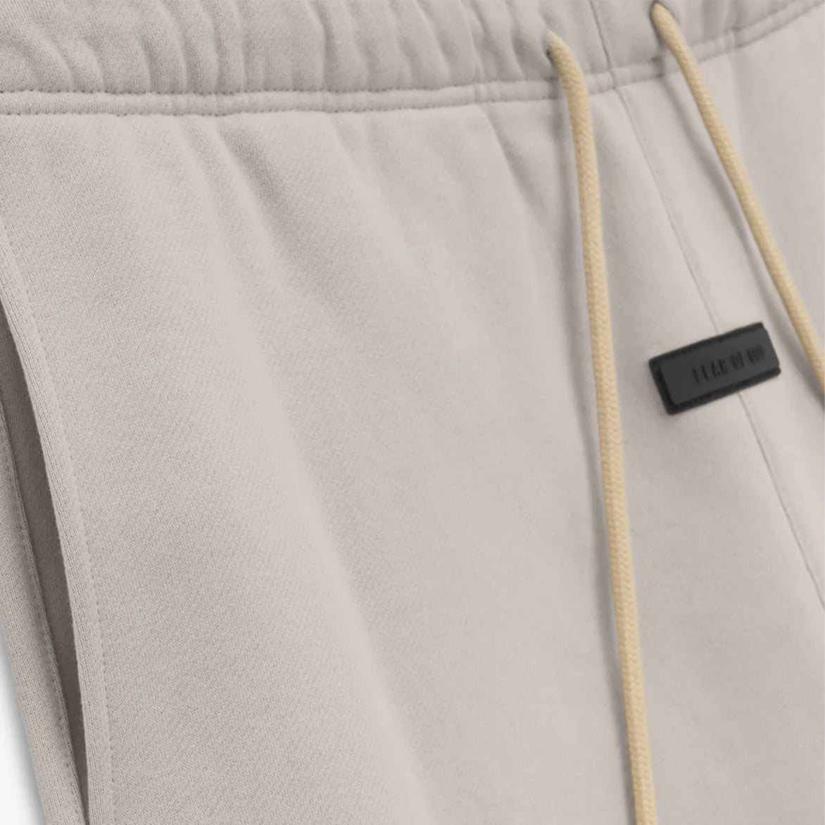 ESSENTIALS SWEATSHORT - SILVER CLOUD