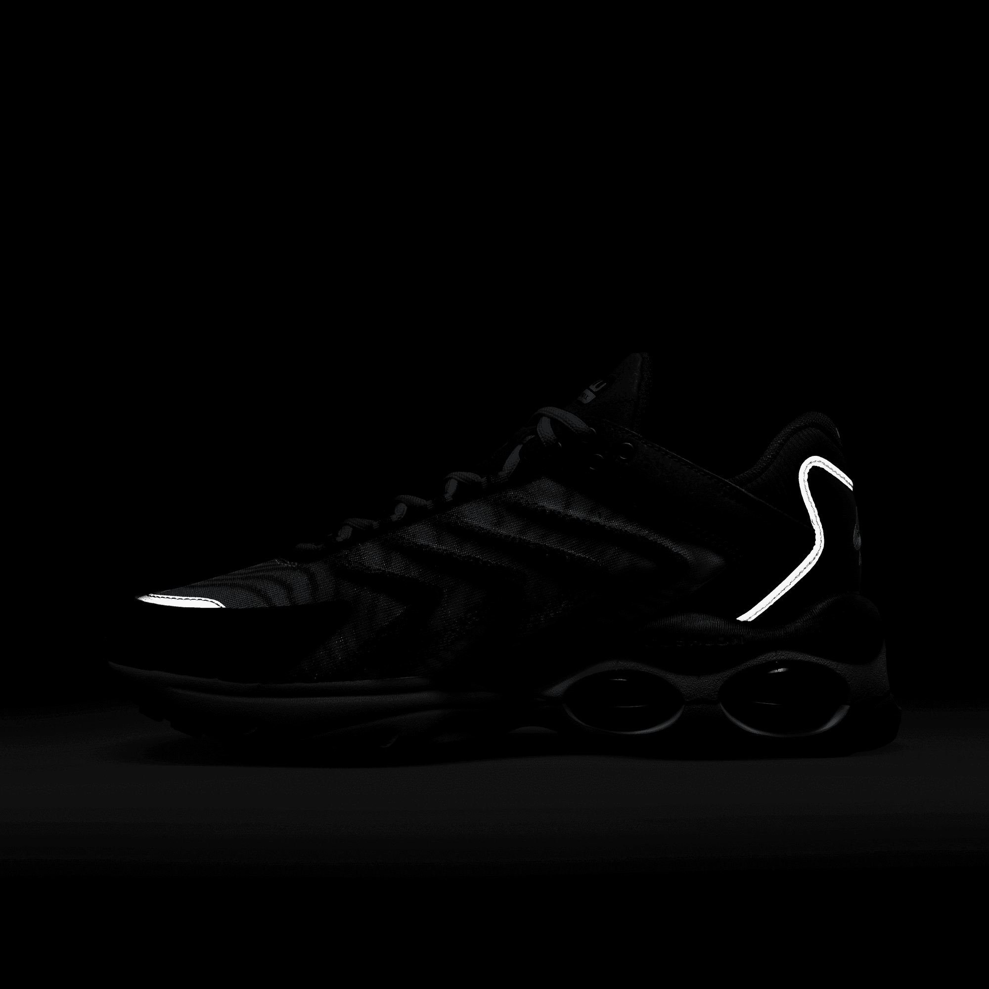 AIR MAX TW - BLACK / WHITE