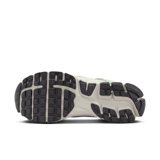 WMNS ZOOM VOMERO 5 - LIGHT SILVER / CHROME