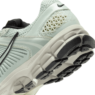 WMNS ZOOM VOMERO 5 - LIGHT SILVER / CHROME