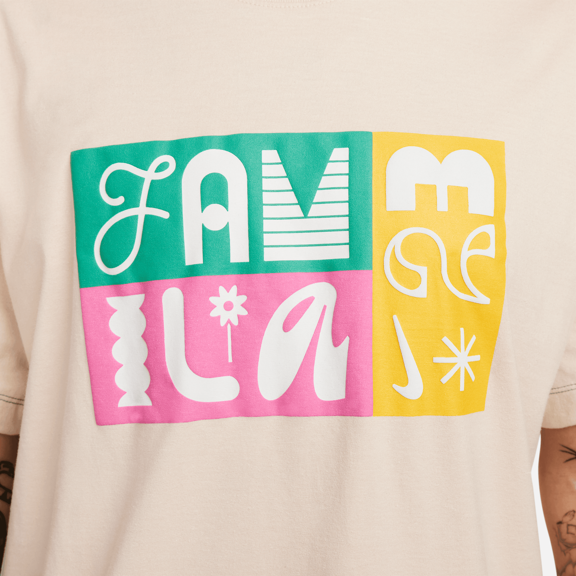 NSW S/S/ TEE "LA FAMILIA" - SANDDRIFT