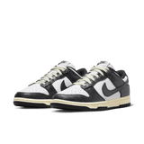 WMNS DUNK LOW VINTAGE "BLACK / WHITE"