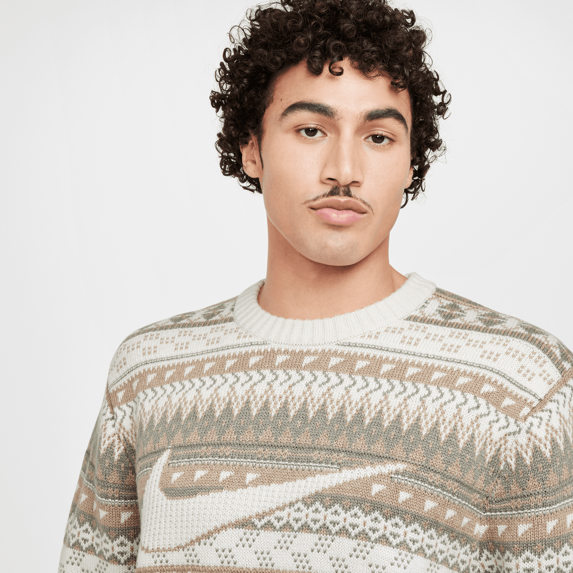 NIKE LIFE FAIR ASLE SWOOSH SWEATER- LIGHT OREWOOD BROWN/ SAIL NIKE LIFE FAIR ASLE SWOOSH SWEATER- LIGHT OREWOOD BROWN/ SAIL
