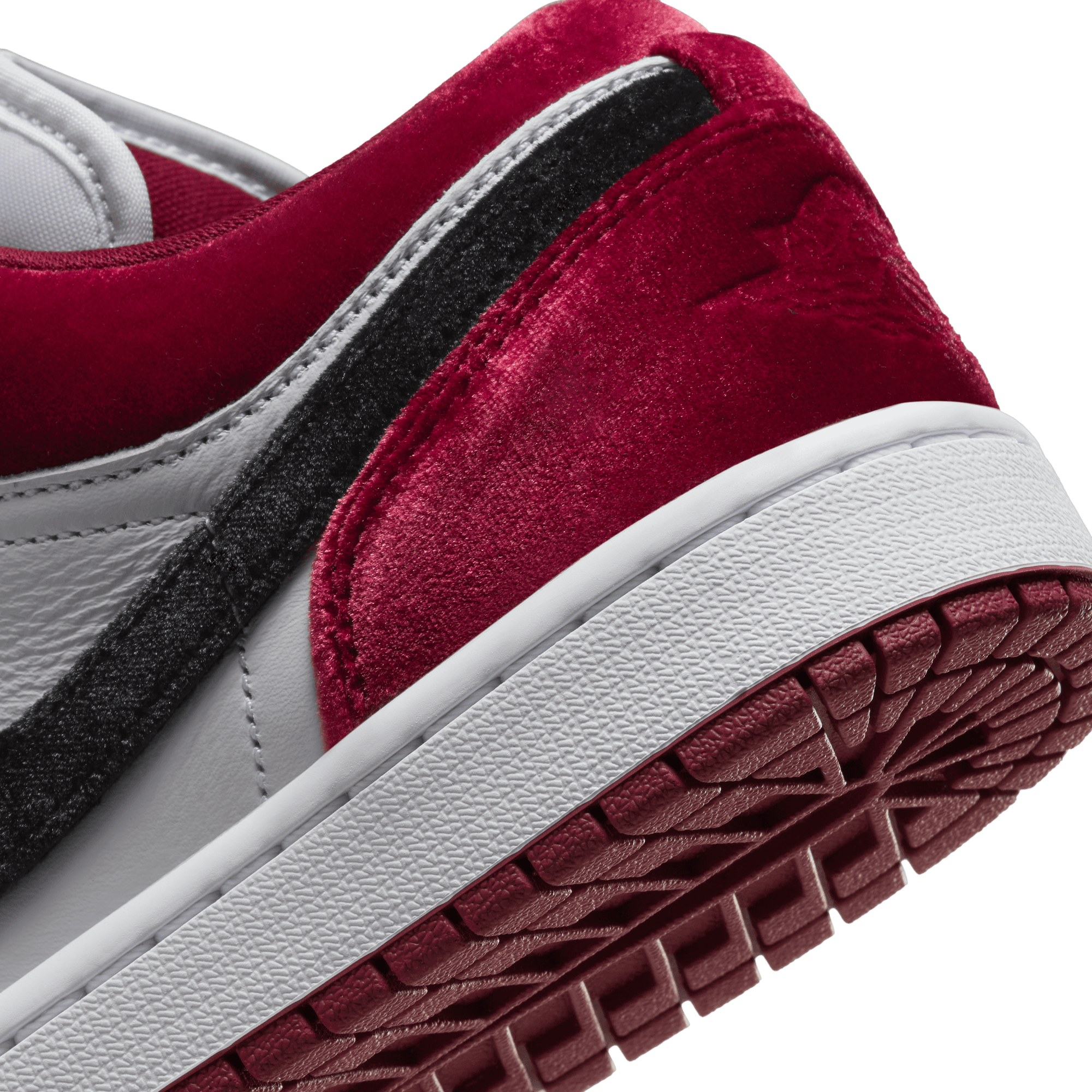 Jordan 1 wmns black toe on sale