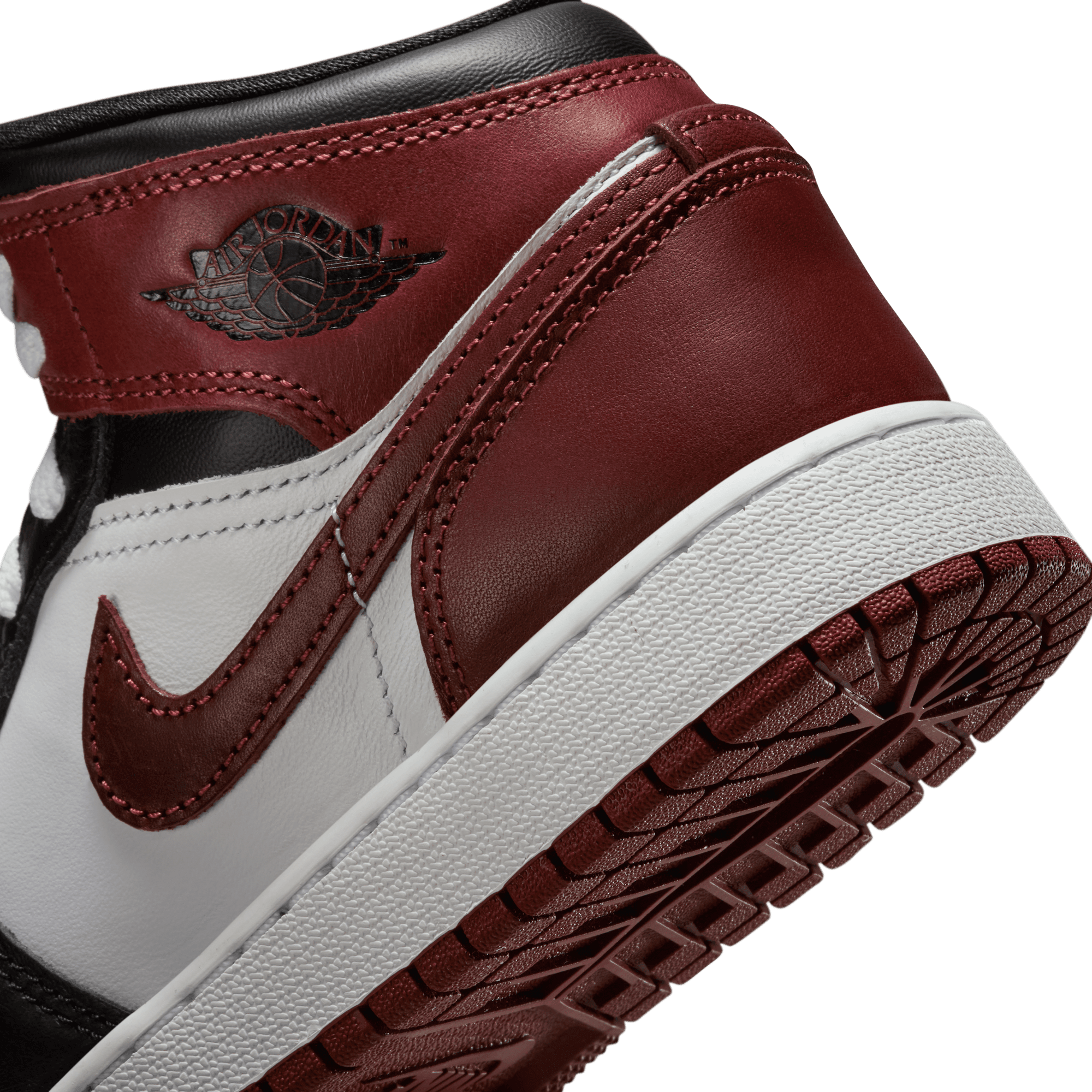 AIR JORDAN 1 MID SE (GS) - WHITE / DARK PONY / BLACK AIR JORDAN 1 MID SE (GS) - WHITE / DARK PONY / BLACK