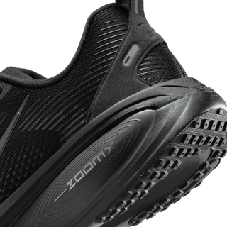 VOMERO 18 - BLACK / DARK SMOKE GREY
