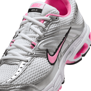 WMNS AIR MAX MOTO 2K - WHITE / METALLIC SILVER / PINK SPELL