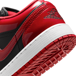 AIR JORDAN 1 LOW SE (GS) - BLACK / WHITE / VARSITY RED
