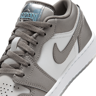 AIR JORDAN 1 LOW SE (GS) - PHOTON DUST / BLUE CHILL
