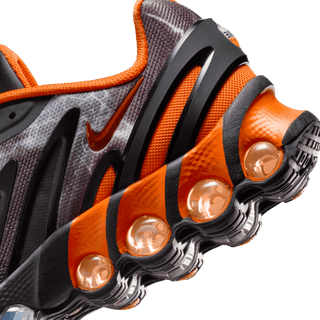 PALACE X NIKE AIR MAX DN8 SP "BLACK / SAFETY ORANGE"