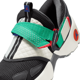 WMNS TRUNNER LX "RARE AIR"