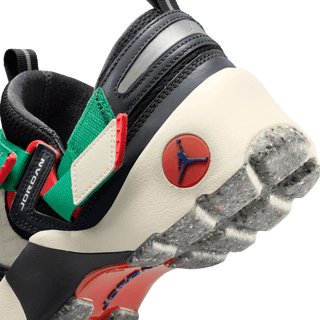 WMNS TRUNNER LX "RARE AIR"