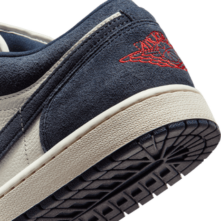 AIR JORDAN LOW SE - OBSIDIAN / UNIVERSITY GOLD