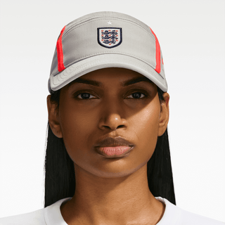 ENGLAND X PALACE X NIKE "X2" FLY CAP - PEWTER GREY / BRIGHT CRIMSON