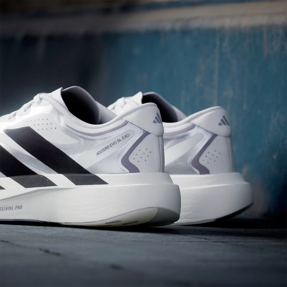 WMNS ADIZERO EVO SL EXO - CLOUD WHITE / CORE BLACK / IRON METALLIC
