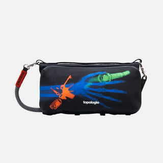 TOPOLOGIE X PLEASURES SACOCHE MEDIUM - BLACK