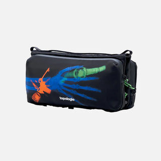 TOPOLOGIE X PLEASURES SACOCHE MEDIUM - BLACK