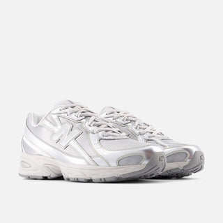 740 - METALLIC SILVER 877 C