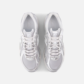 740 - METALLIC SILVER 877 C