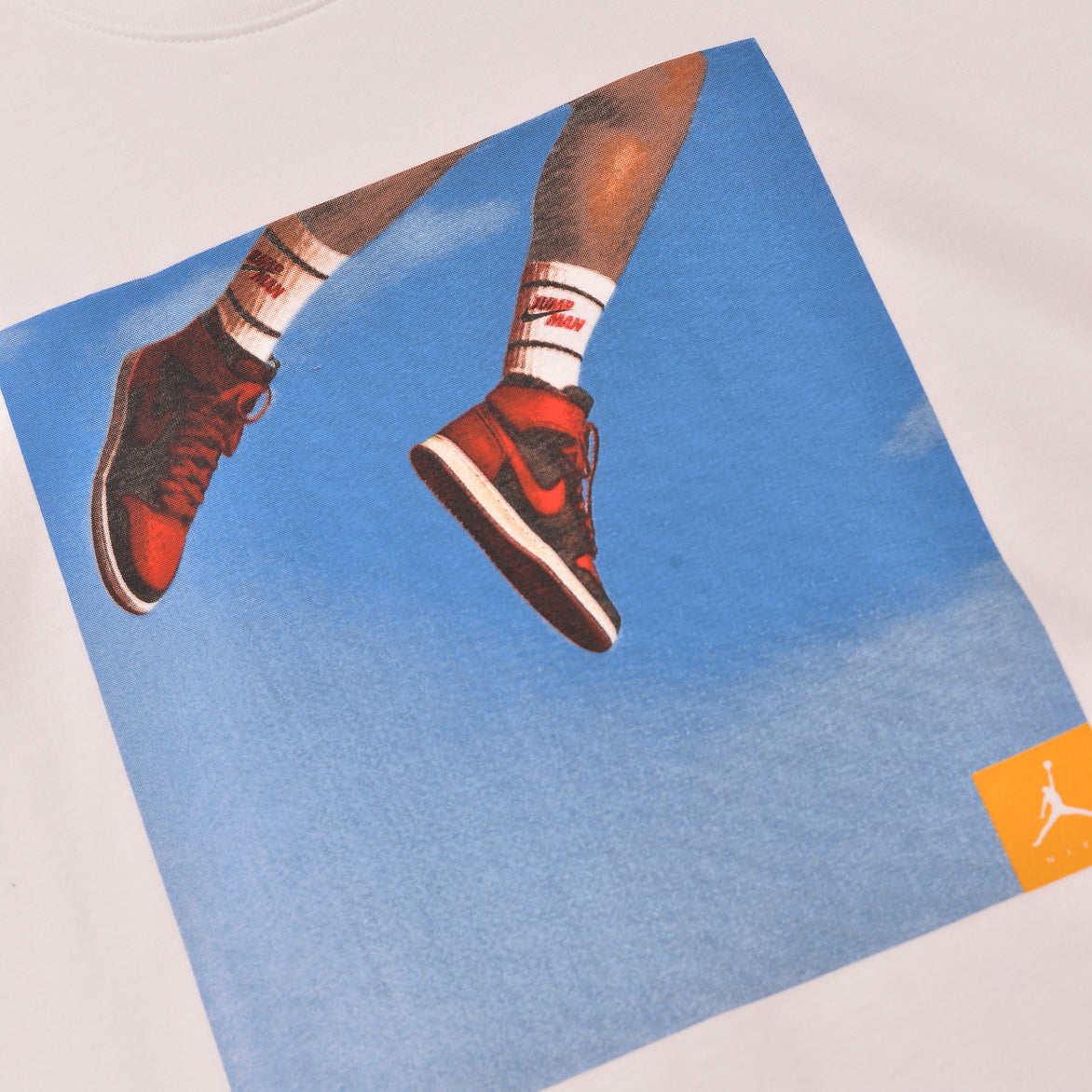 JUMPMAN "BRED 1" PHOTO TEE - WHITE