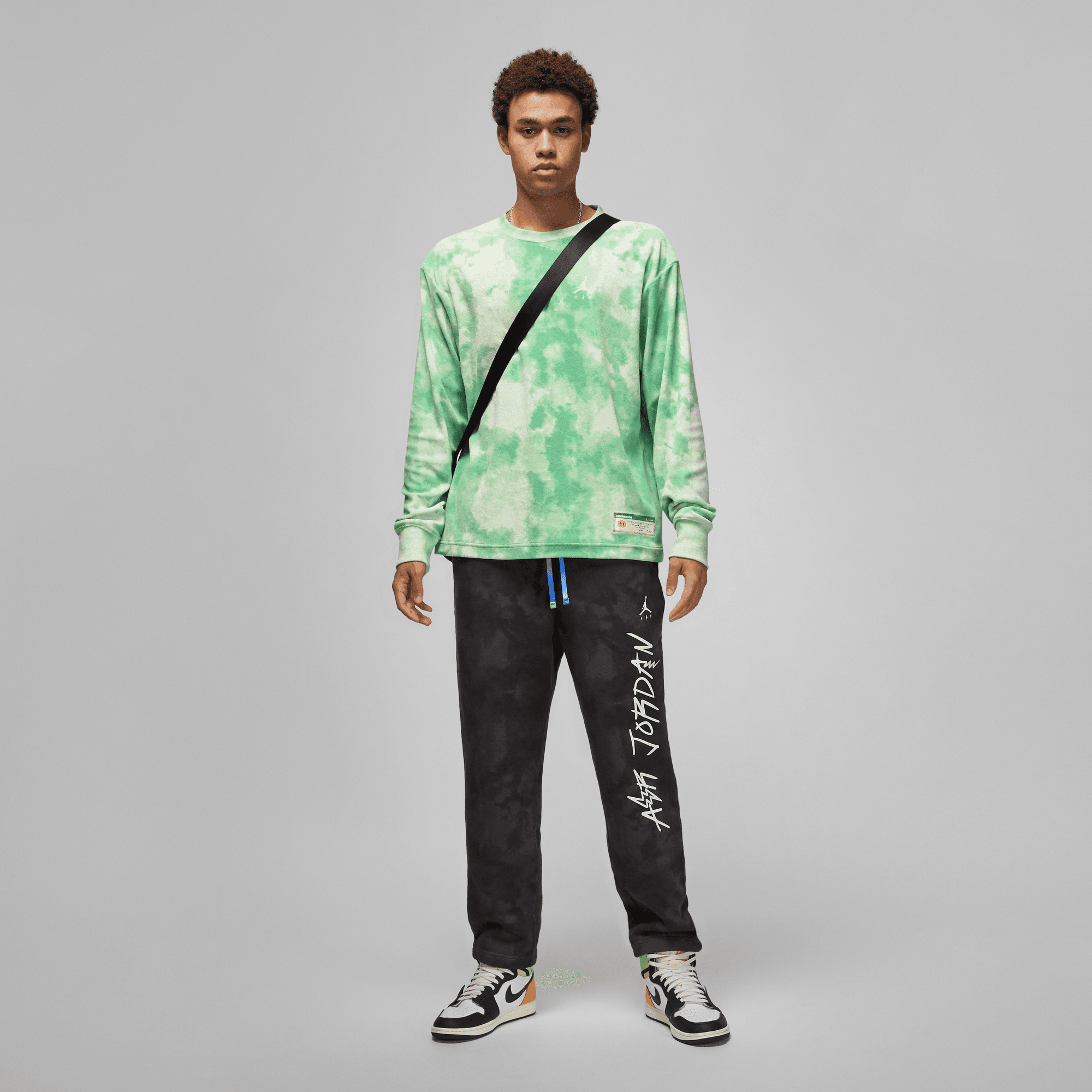 J BALVIN X JORDAN CREW - JADE AURA / ENAMEL GREEN J BALVIN X JORDAN CREW - JADE AURA / ENAMEL GREEN