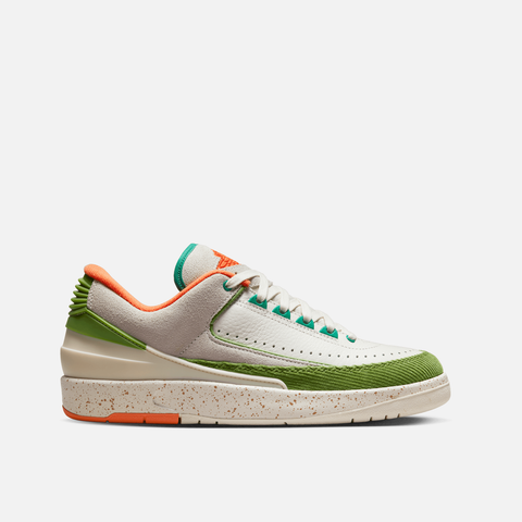 WMNS TITAN X AIR JORDAN 2 RETRO LOW SP - SAIL / SAFETY ORANGE / CHLOROPHYLL