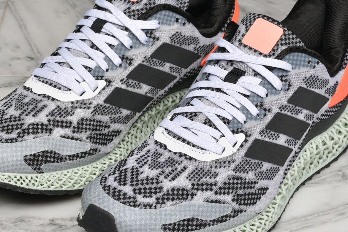 4D RUN 1.0 - CLOUD WHITE / CORE BLACK / SIGNAL CORAL