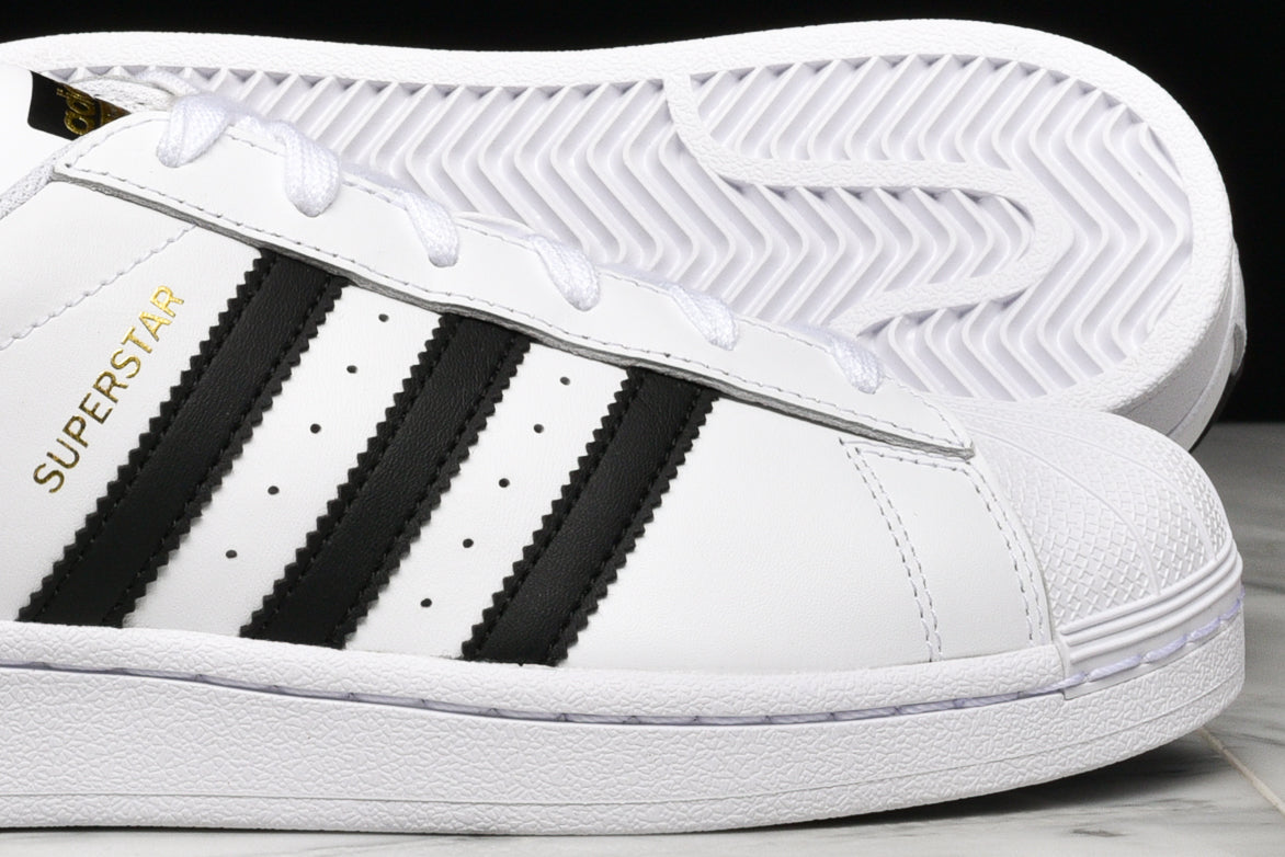 SUPERSTAR (GS) - WHITE / BLACK lapstoneandhammer.com SUPERSTAR (GS) - WHITE / BLACK lapstoneandhammer.com