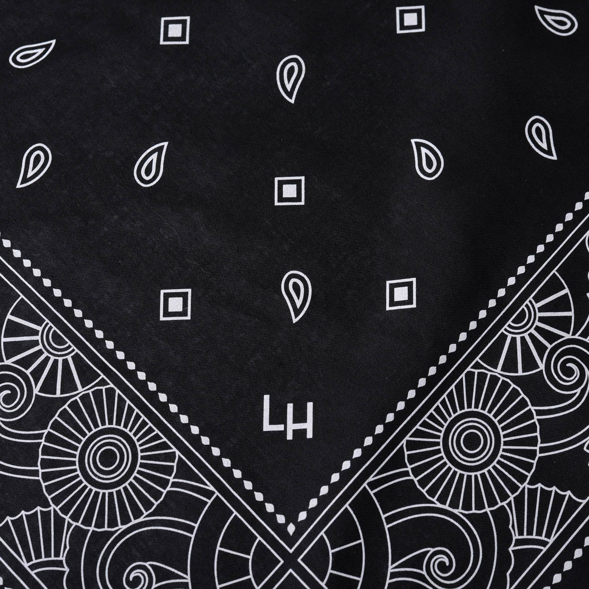 LAPSTONE MEDALLION DECO BANDANA - BLACK