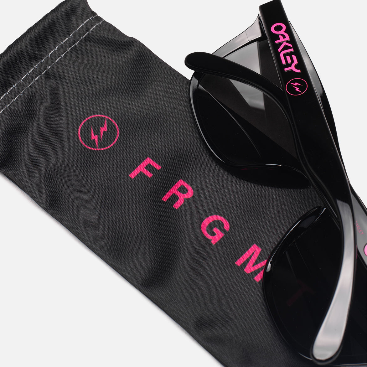 FRAGMENT X OAKLEY POLISHED BLACK FROGSKINS "VIVD PINK"