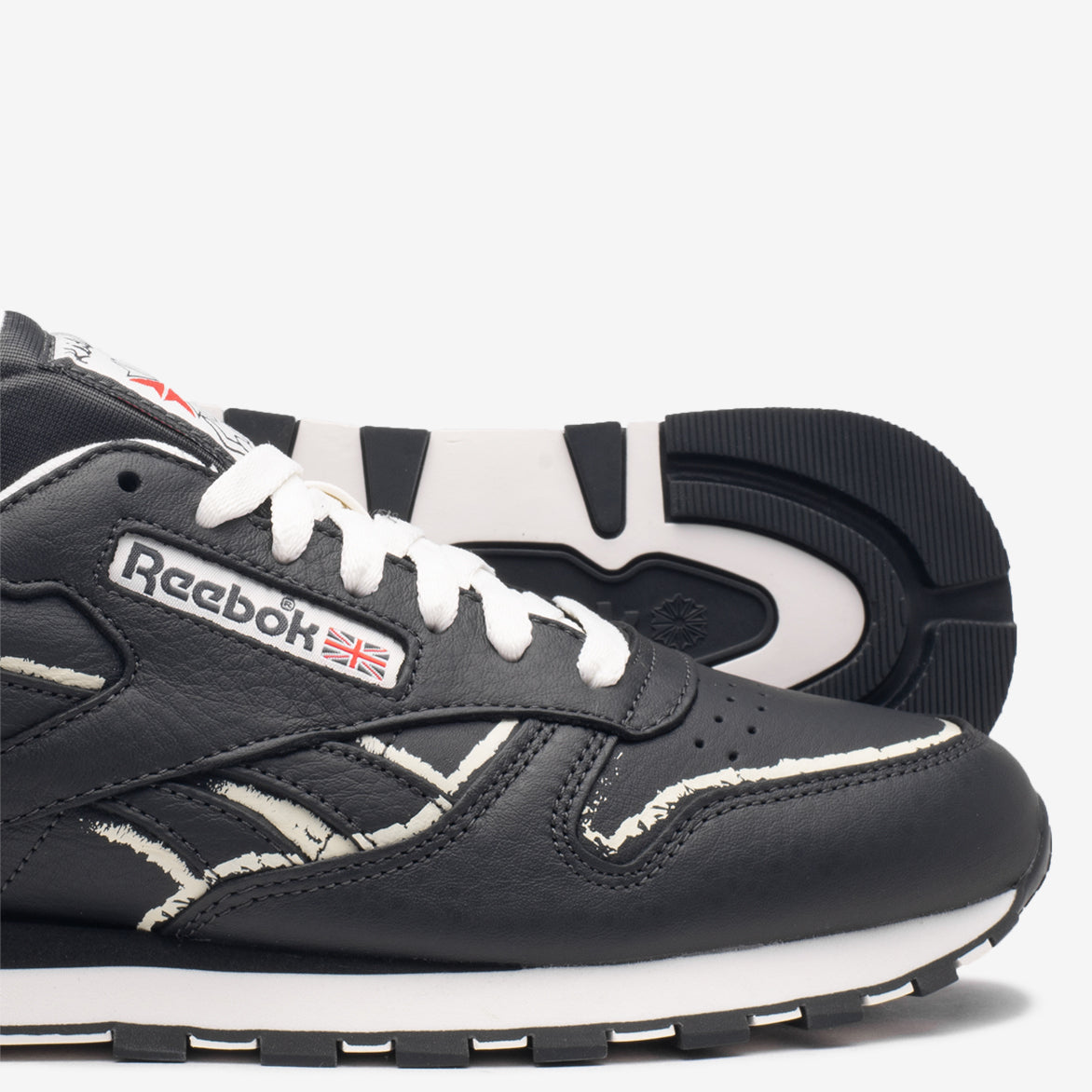 schedel Oorzaak Omgeving KEITH HARING X REEBOK CLASSIC LEATHER - PURE GREY / CHALK |  lapstoneandhammer.com